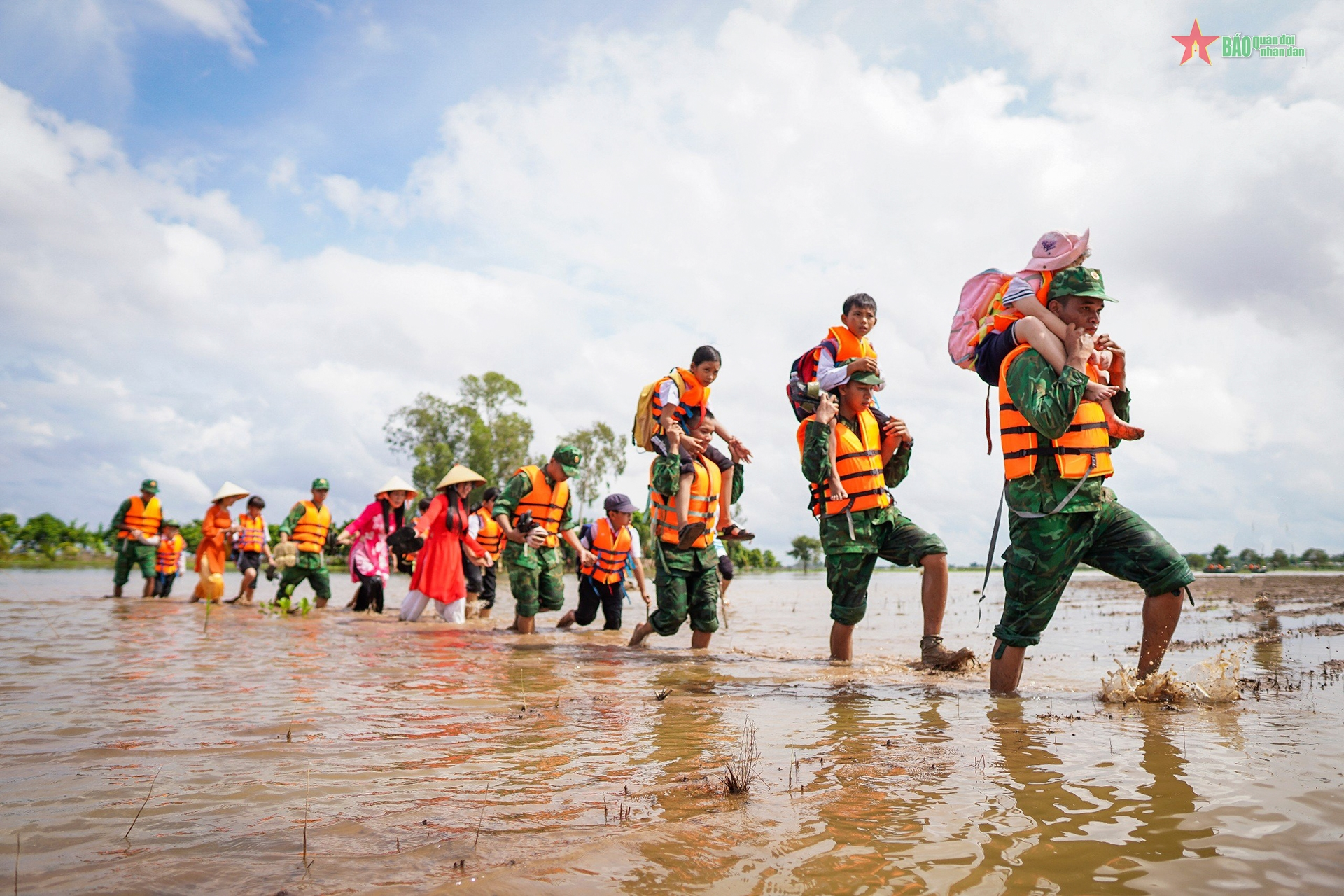 Bảo vệ và lan tỏa giá trị văn hóa Bộ đội Cụ Hồ trong kỷ nguyên mới - Kỳ 1: Văn hóa Bộ đội Cụ Hồ - kết tinh phẩm chất, nhân cách người quân nhân cách mạng